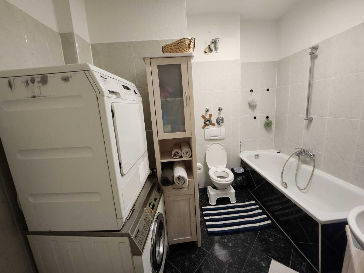 One Private Room Available In A Two Room Apartment In Tegel, Berlino Esterno foto