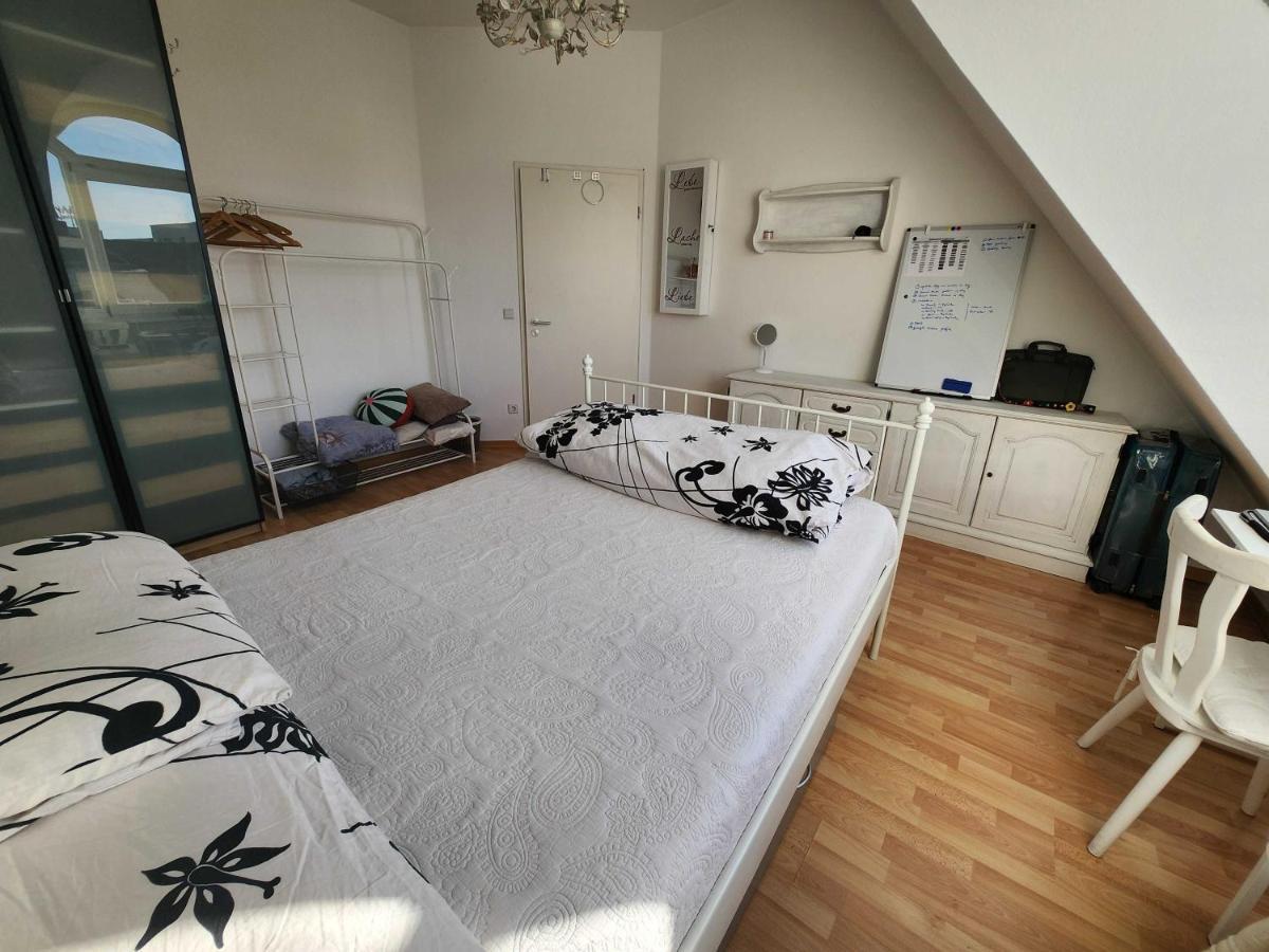 One Private Room Available In A Two Room Apartment In Tegel, Berlino Esterno foto