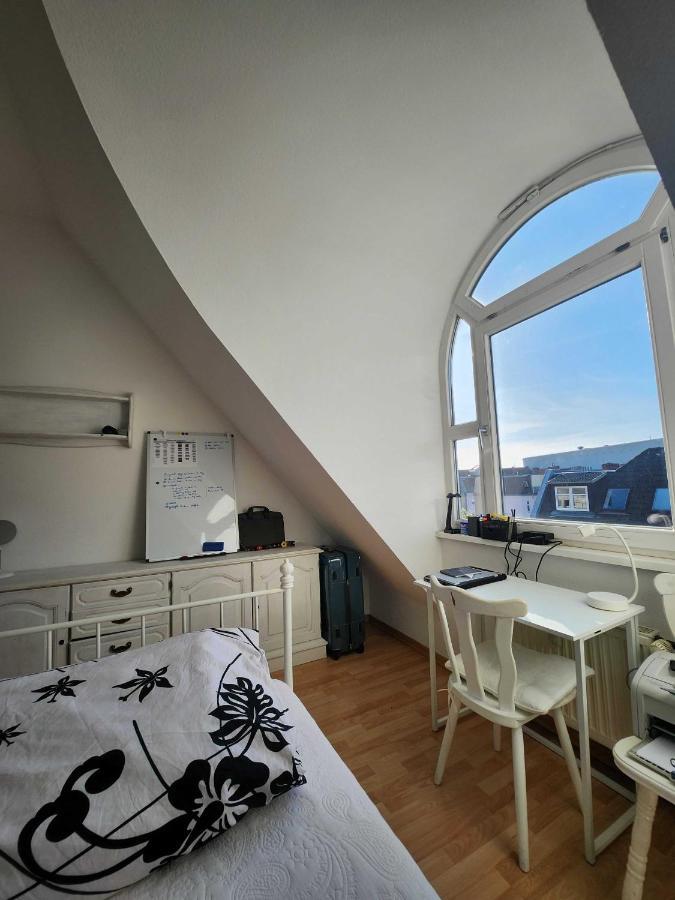 One Private Room Available In A Two Room Apartment In Tegel, Berlino Esterno foto