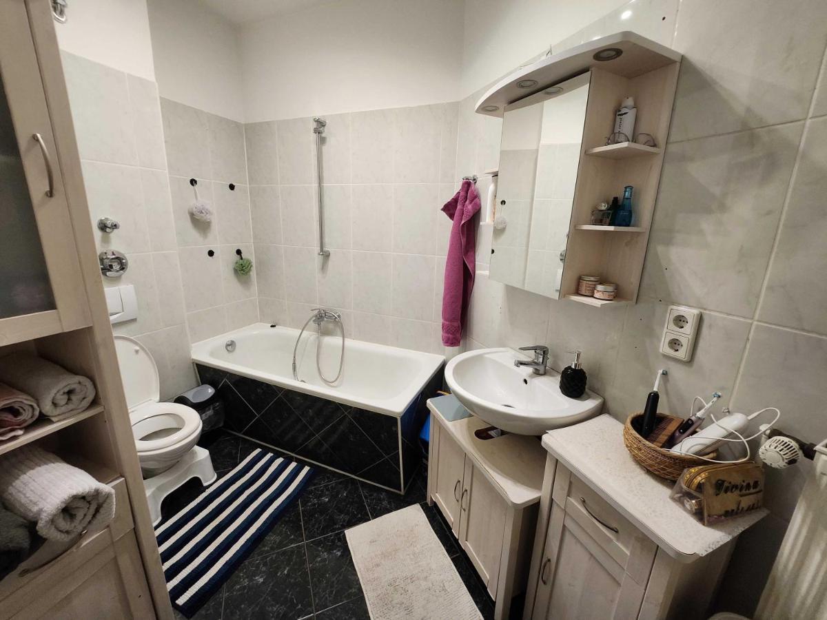 One Private Room Available In A Two Room Apartment In Tegel, Berlino Esterno foto
