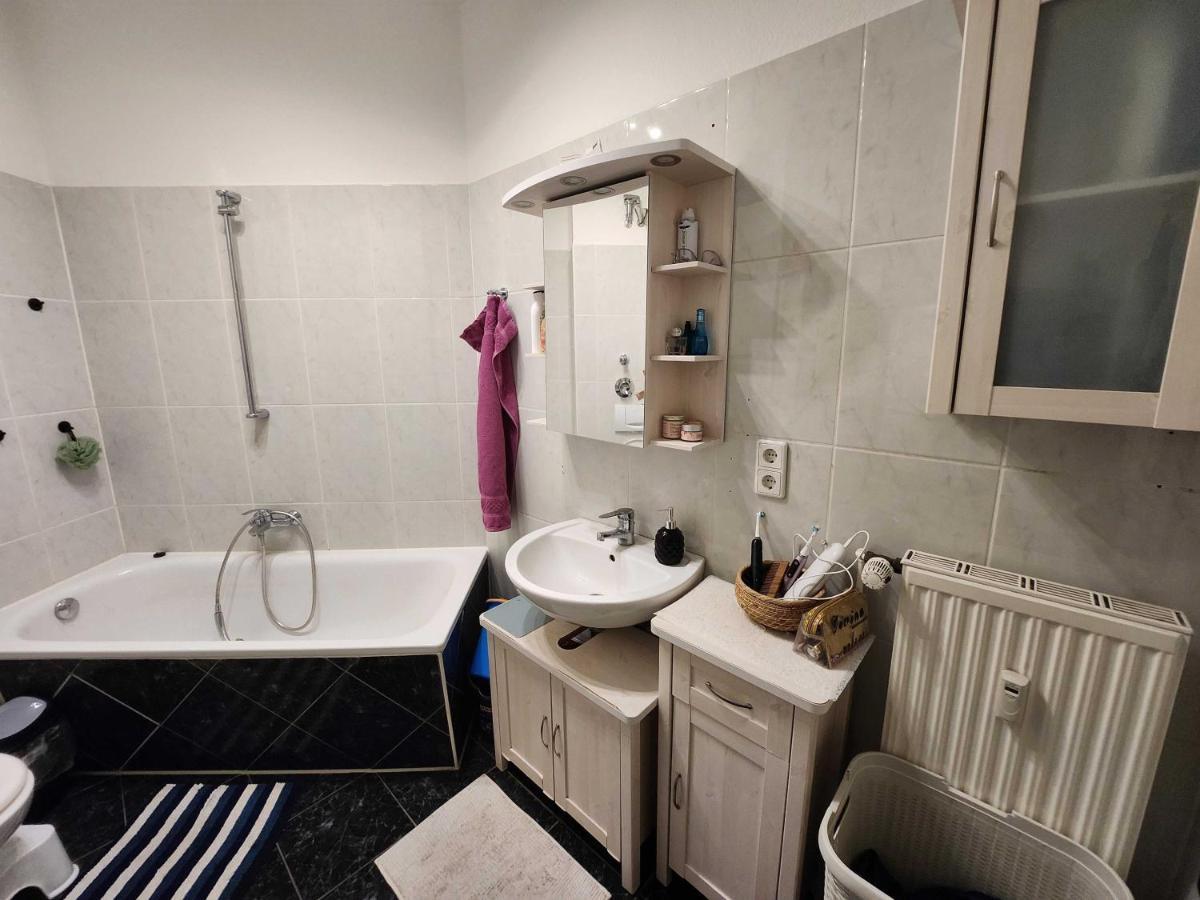 One Private Room Available In A Two Room Apartment In Tegel, Berlino Esterno foto